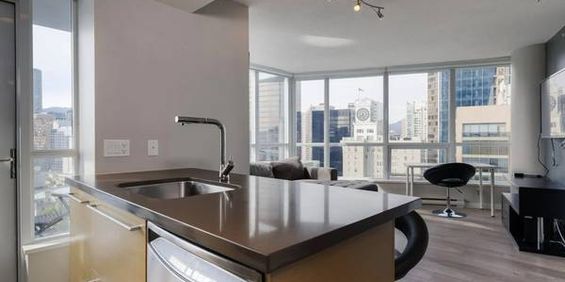 Views! FURNISHED 1 Bedroom Apartment with Den in Downtown Vancouver - Photo 3