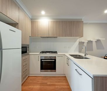 Three Bedroom Townhouse With Own Garage - Photo 3