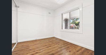 Spacious Three Bedroom Home - Photo 2