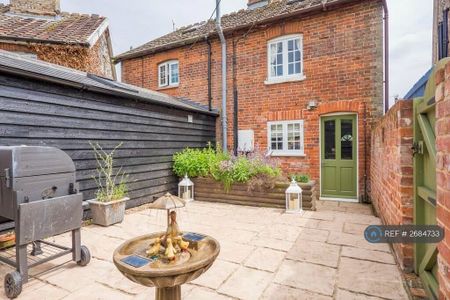 2 bedroom semi-detached house to rent - Photo 2