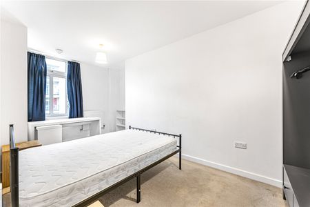 Coral Apartments, Salton Square, London, E14 7GL - Photo 2