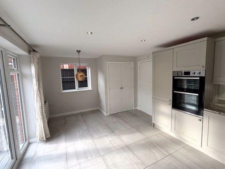 3 bedroom detached house to rent - Photo 4