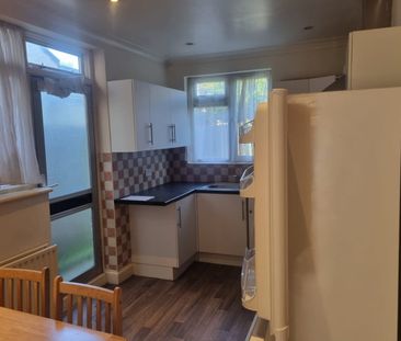 Room in a Shared House, Burnley Road, NW10 - Photo 5