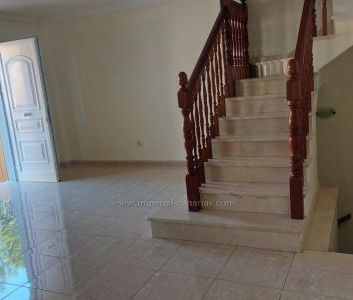 Large townhouse with three bedrooms, two bathrooms and a toilet, la... - Foto 2