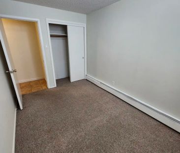 617 68 Avenue SW — 617 68 Avenue SW - Photo 3