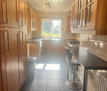 5 Bed Detached House, Linden Road, LU4 - Photo 5