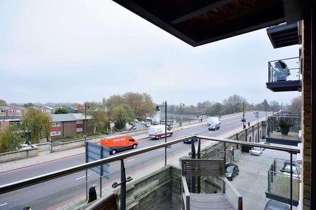 Kew Bridge Apartments, Kew Bridge, TW8 - Photo 2