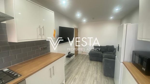 4 bedroom terraced house to rent - Photo 1