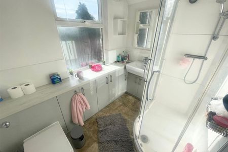 Room in a Shared House, Derby Road, NG7 - Photo 2