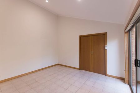 Unsurpassed Convenience in the heart of Leafy Coburg Awaits - Photo 2