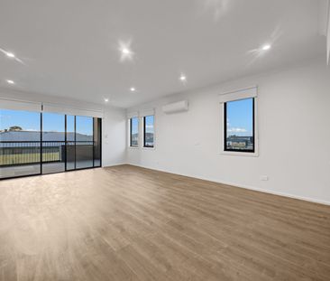 Modern 4-Bedroom Townhouse - Photo 1