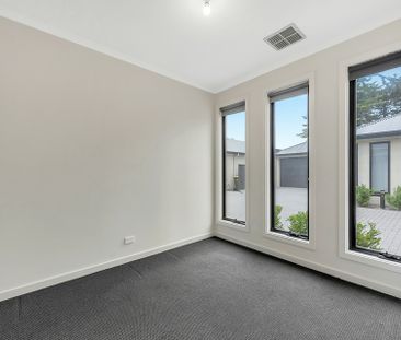 Low-Maintenance, Modern Living in Ultra-Convenient Location - Photo 3