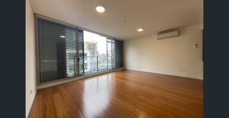 Immaculate one bedroom apartment in superb location - Photo 2