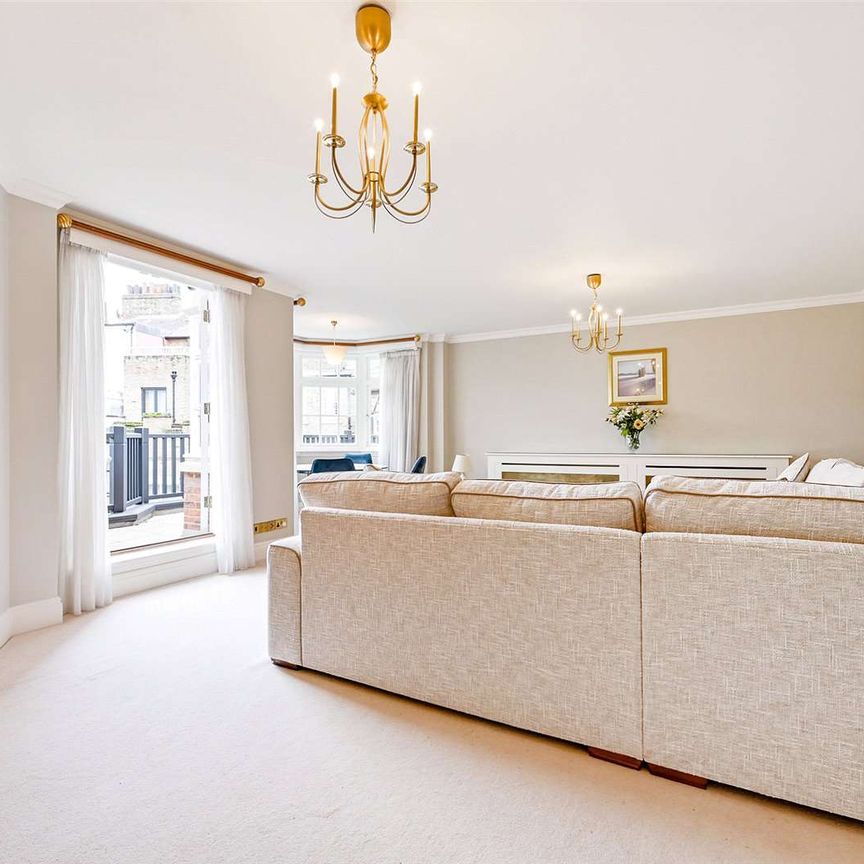 A first floor three bedroom apartment with large wrap around terrace and river views in a secure development with underground parking. - Photo 1