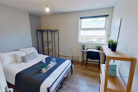 3 bedroom flat to rent - Photo 5