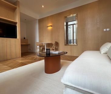 Appartement • Paris 8ème - Photo 2