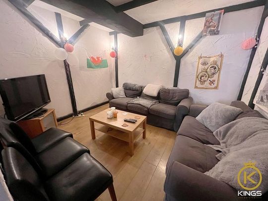 6 bedroom semi-detached house to rent - Photo 1