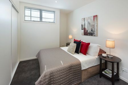 TOP FLOOR 2 BED 2 BATH APARTMENT WITH LARGE BALCONY, OFF STREET PARKING & STORAGE - Photo 3