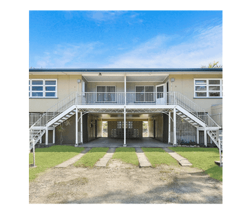 2 Bedroom Upstairs Unit in West End - Photo 3