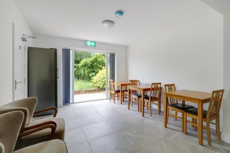 1 bedroom in a house share to rent - Photo 2