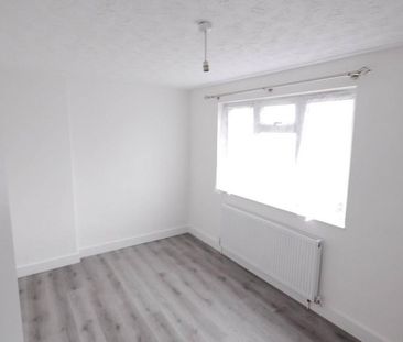 2 bedroom end of terrace house to rent - Photo 6