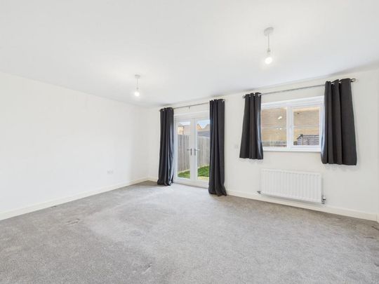 3 bedroom semi-detached house to rent - Photo 1