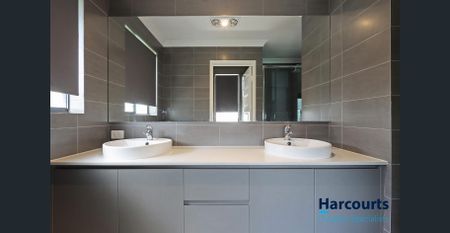 Modern Family Living With Style, Space & Comfort - Photo 2