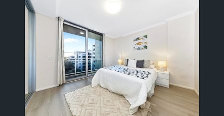 Light-Filled Dual-Level Townhouse Style Apartment - Photo 3