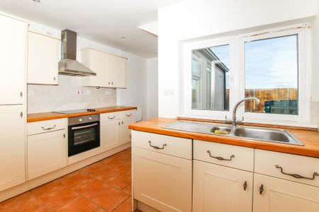 3 bedroom semi-detached house to rent - Photo 4