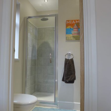 Stylish Double Room With Ensuite - Photo 3