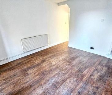 2 bedroom semi-detached house to rent - Photo 4