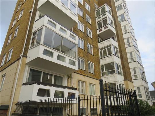 West Cliff Road, Bournemouth - Photo 1