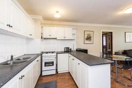 Just in time for with Autumn & Winter... this bright apartment is partly furnished with air con, close to shops, restaurants, beach and train line! - Photo 4