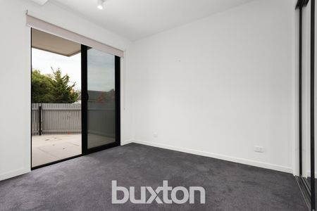 BEACHSIDE BEAUTY - Photo 2