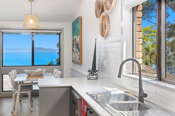 Stunning Furnished apartment with mesmerising water views - Photo 1