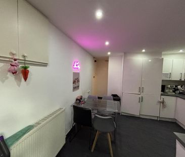 5 bedroom house to rent - Photo 2