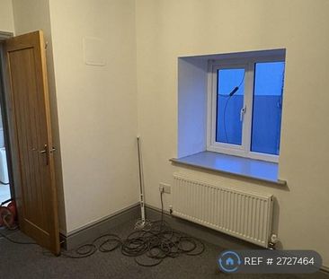 2 bedroom end of terrace house to rent - Photo 5