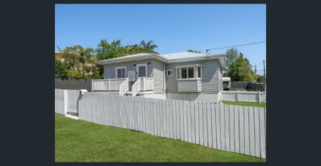 Beautifully renovated family home - Photo 2