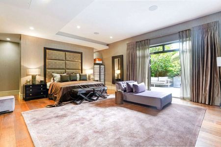 An exceptional 3 bedroom apartment set within an exclusive residential development, available for short term lets. - Photo 5