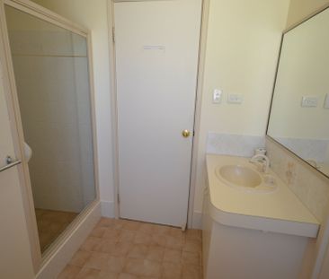 Comfortable Family Living in Convenient Greenfields Location. - Photo 5