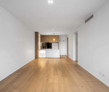 READY TO MOVE IN NOW - LUXURY LEVEL 12 APARTMENT IN THE HEART OF NEWSTEAD - Photo 1