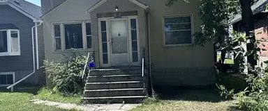 Detached Single-Family Home for Rent in Parkdale (Edmonton) | 11520 81 Street Northwest, Edmonton - Photo 1