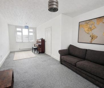 3 bedroom end of terrace house to rent - Photo 2
