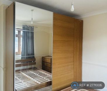 3 bedroom end of terrace house to rent - Photo 5