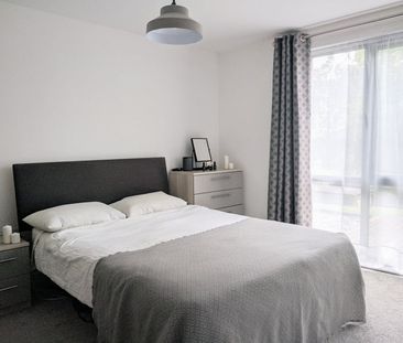2 Bed Flat, Arc Court, N11 - Photo 2