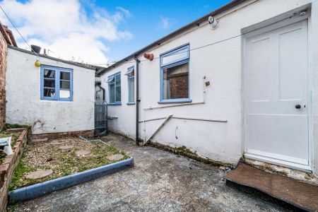2 bedroom terraced house to rent - Photo 5