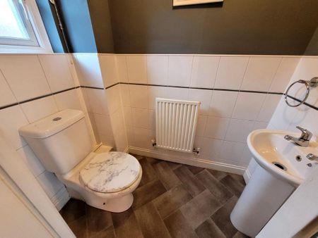 2 bedroom end of terrace house to rent - Photo 5