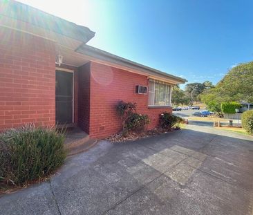 2-bedroom unit in great location - short-term lease available - Photo 2