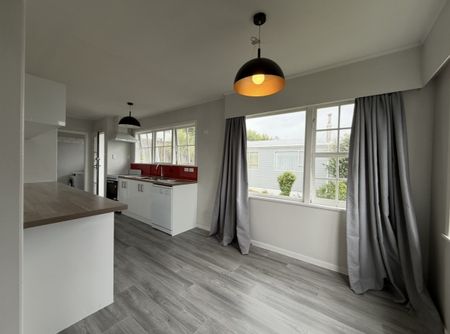 This well-presented 3-bedroom home is perfect for families - Photo 5