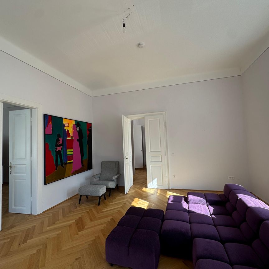 Wohnen mit Charm! Sanierter Altbau in Top-Lage - Photo 1
